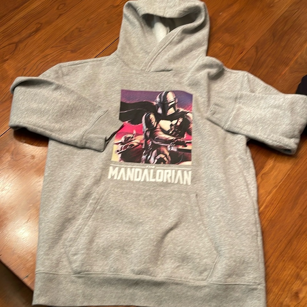 Star Wars Kids Unisex Gray Pullover Hoodie Vibrant Mandalorian Graphic Size XL